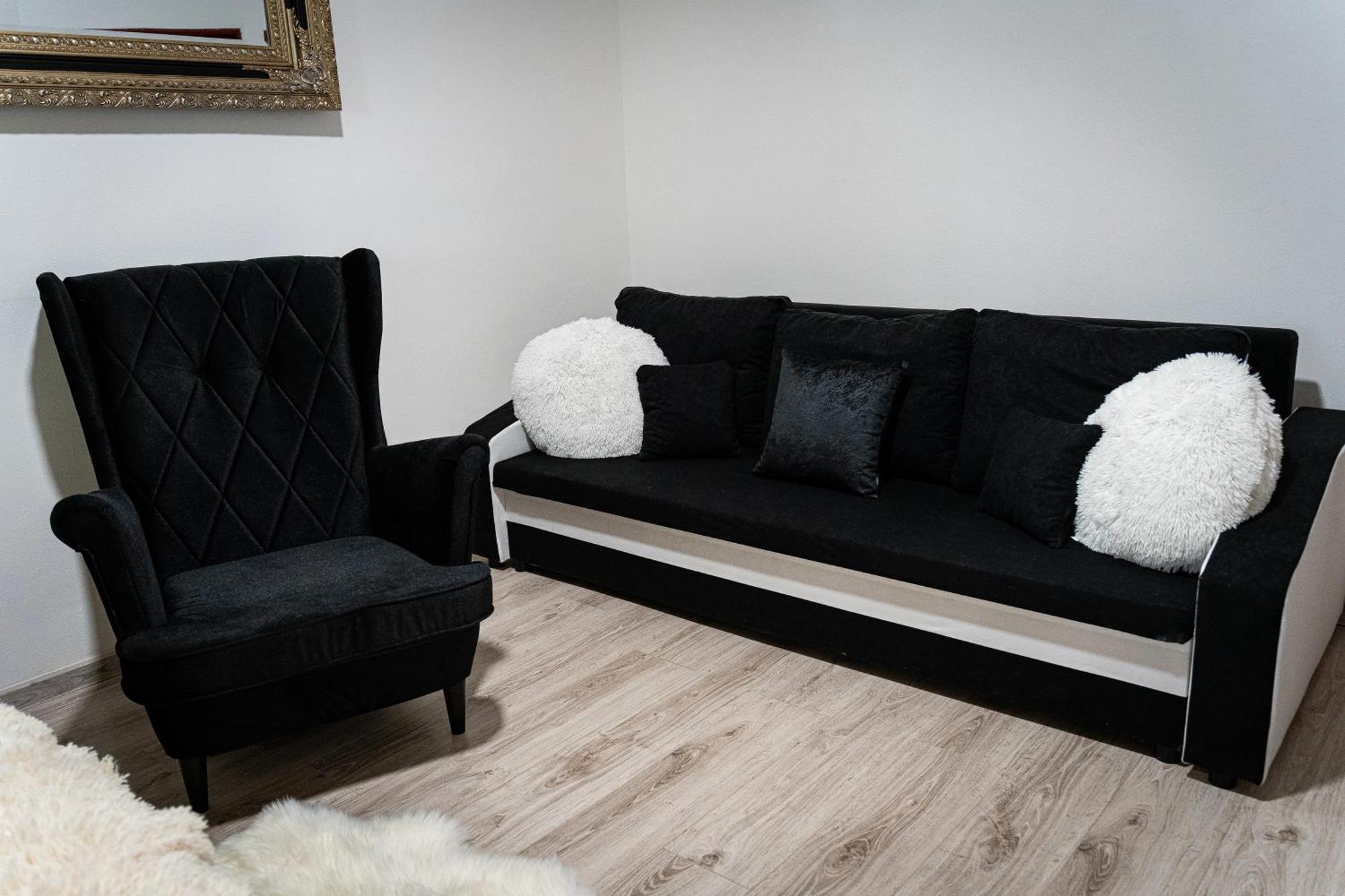 Black Lion Kingdom Apartment