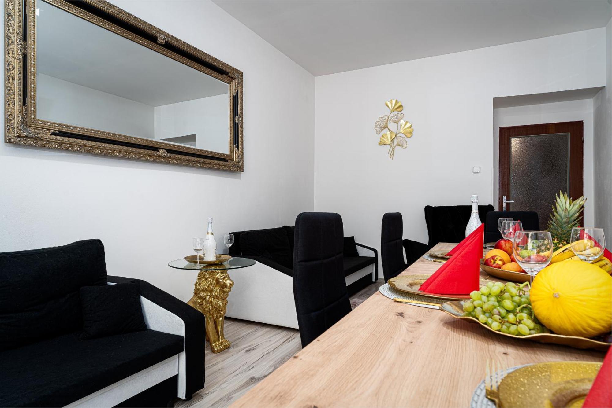 Black Lion Kingdom Apartment *